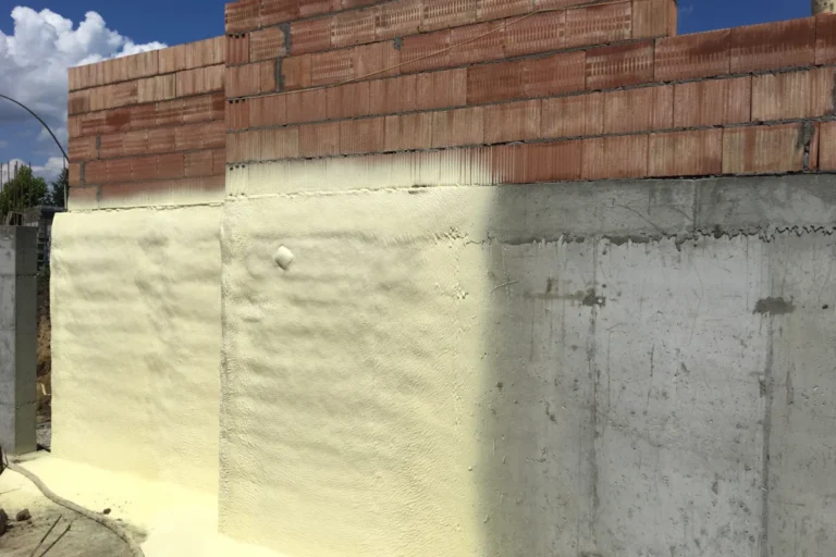 Izolacja fundamentu pianką PUR