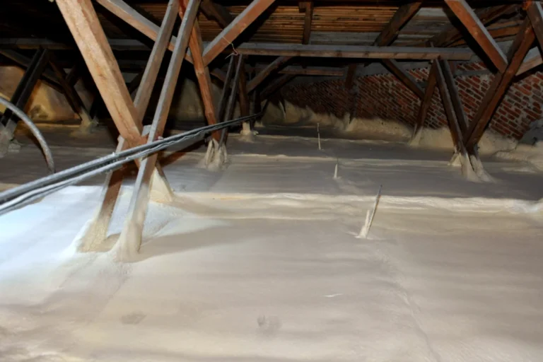 Ocieplenie stropu pianką PUR